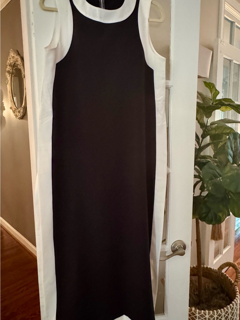 Black and White Sleeveless Shift Dress